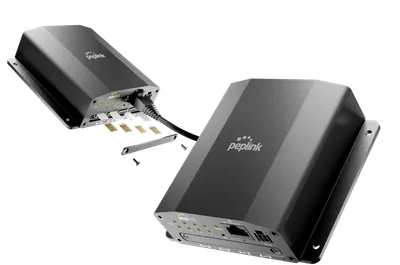 Peplink SIM Injector, два чёрных устройства с логотипом, портами и светодиодами на белом фоне для сетевого оборудования.