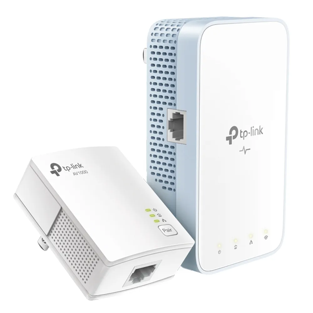Kit TP-Link TL-WPA7517 AV1000 Powerline con due adattatori bianchi, uno verticale con LED e porte Ethernet, l’altro Kit TP-Link TL-WPA7517 AV1000 Powerline con due adattatori bianchi, uno verticale con LED e porte Ethernet, l’altro