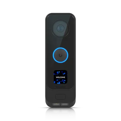 UniFi G4 Türklingel Pro mit schwarzem Gehäuse, Kamera, blau leuchtendem U-Logo und Willkommensanzeige im Smart-Home-Einsatz.