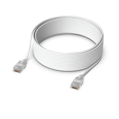 Ubiquiti UniFi Etherlighting Patchkabel 5m weiß mit RJ45-Steckern auf schwarzer Oberfläche aufgewickelt. Ubiquiti UniFi Etherlighting Patchkabel 5m weiß mit RJ45-Steckern auf schwarzer Oberfläche aufgewickelt.