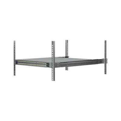 UniFi Enterprise Campus 48S Port Switch mit 10/25/100 GbE in 4-Post-Rack montiert, Frontansicht mit Port-LEDs und Display. UniFi Enterprise Campus 48S Port Switch mit 10/25/100 GbE in 4-Post-Rack montiert, Frontansicht mit Port-LEDs und Display.