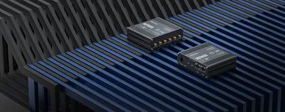 TELTONIKA RUTM20 5G/LTE Dual-SIM-Router mit globalem Telit-Modem, zwei schwarze Geräte mit Anschlüssen und Antennen auf TELTONIKA RUTM20 5G/LTE Dual-SIM-Router mit globalem Telit-Modem, zwei schwarze Geräte mit Anschlüssen und Antennen auf