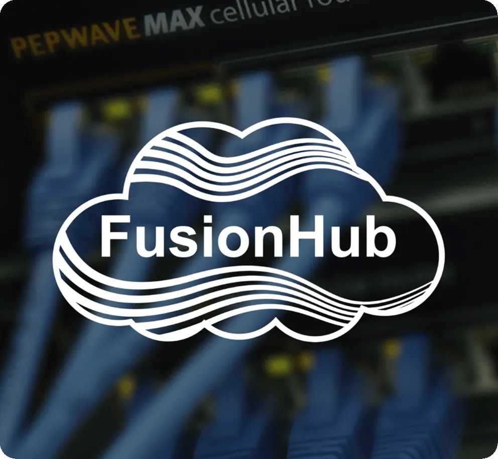 PrimeCare+ K (1 год), логотип FusionHub в виде облака на фоне размытых синих Ethernet-кабелей, подключённых к устройству
