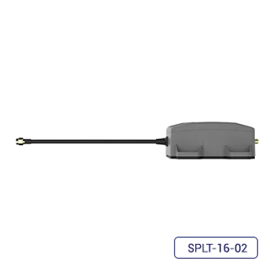 Poynting Ultra Wideband 2-Wege Splitter A-SPLT-0016-V1-01 mit grauer Gehäuseeinheit, schwarzem Koaxialkabel links und Poynting Ultra Wideband 2-Wege Splitter A-SPLT-0016-V1-01 mit grauer Gehäuseeinheit, schwarzem Koaxialkabel links und