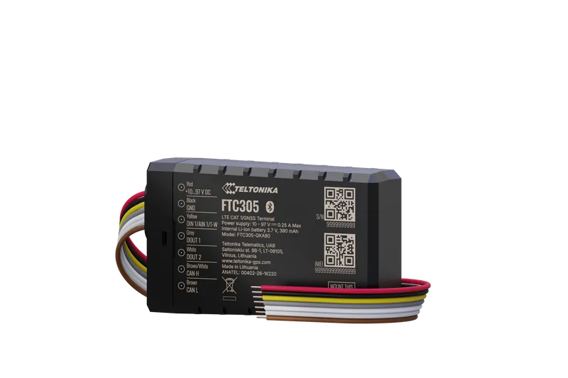 TELTONIKA FTC305 — компактный 4G LTE-трекер для электротранспорта с CAN-данными в чёрном корпусе на тёмном фоне с кабелями