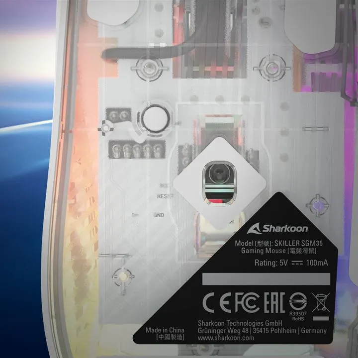 Sharkoon SKILLER SGM35 mouse gaming bianco trasparente con vista inferiore del circuito interno sensore ottico e adesivo Sharkoon SKILLER SGM35 mouse gaming bianco trasparente con vista inferiore del circuito interno sensore ottico e adesivo