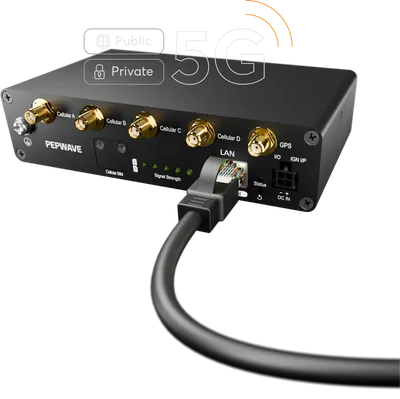 5G адаптер ADP-5GZ-T-PRM с позолоченными антенными портами A-D и GPS, подключенный Ethernet-кабелем для частных и публичных 5G адаптер ADP-5GZ-T-PRM с позолоченными антенными портами A-D и GPS, подключенный Ethernet-кабелем для частных и публичных