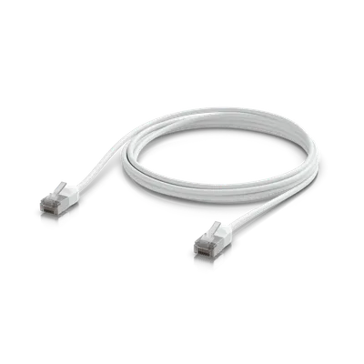 Ubiquiti UniFi Premium Outdoor-Patchkabel 1m weiß mit RJ45-Steckern auf schwarzem Untergrund für Netzwerkinstallationen im Ubiquiti UniFi Premium Outdoor-Patchkabel 1m weiß mit RJ45-Steckern auf schwarzem Untergrund für Netzwerkinstallationen im