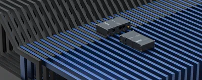 Punto de acceso Teltonika DAP145 Wi-Fi 4 con dos unidades en diseño industrial sobre barras paralelas mostrando puertos