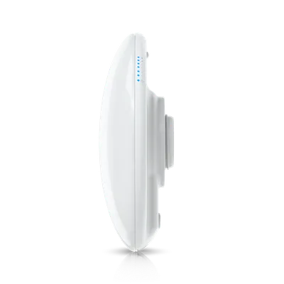 UniFi UDB-Pro беспроводной мост 5 ГГц с PoE-Out и дальностью до 5+ км показан сбоку на чёрном фоне с синими светодиодами. UniFi UDB-Pro беспроводной мост 5 ГГц с PoE-Out и дальностью до 5+ км показан сбоку на чёрном фоне с синими светодиодами.