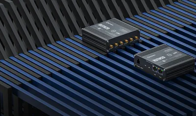 TELTONIKA RUTM20 5G/LTE Dual-SIM-Router mit globalem Telit-Modem, zwei schwarze Industriegeräte mit Antennenanschlüssen, TELTONIKA RUTM20 5G/LTE Dual-SIM-Router mit globalem Telit-Modem, zwei schwarze Industriegeräte mit Antennenanschlüssen,