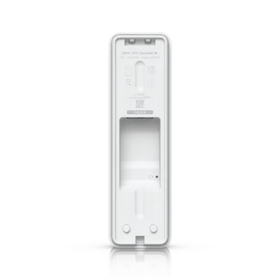 Ubiquiti UniFi Protect Doorbell Lite Rückansicht mit Montageplatte, PoE-Anschluss und Zertifizierungen an weißer Tür.