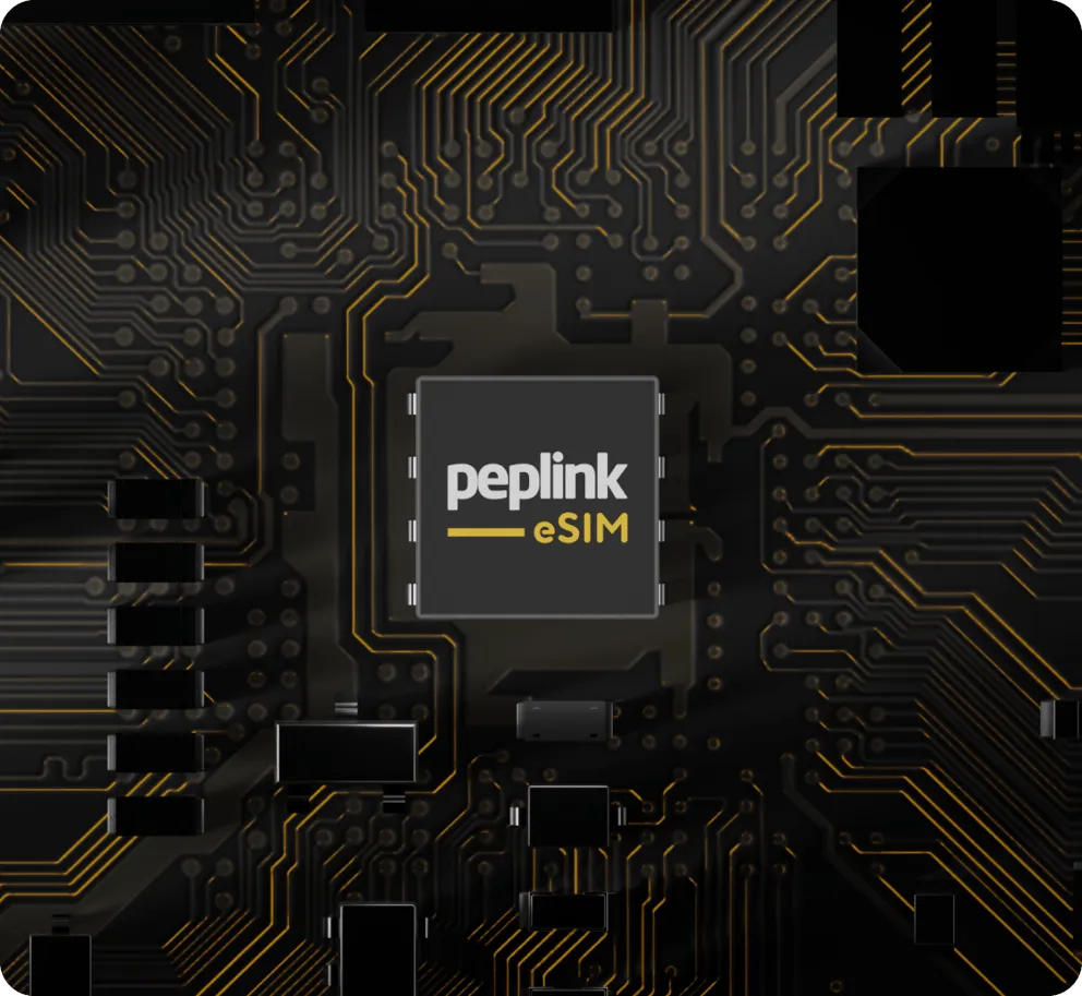 PrimeCare+ K (1 год), чёрная плата с золотыми дорожками и чипом Peplink eSIM для надёжного сетевого подключения.