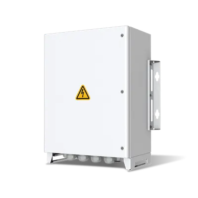 Huawei 330kW Dreiphasen-Wechselrichter mit 6 MPPTs, weiße Industrieeinheit mit Hochspannungswarnsymbol und Huawei 330kW Dreiphasen-Wechselrichter mit 6 MPPTs, weiße Industrieeinheit mit Hochspannungswarnsymbol und
