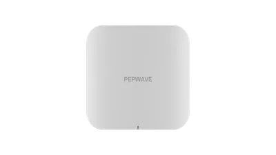 PoE Activation Kit, weißes quadratisches Gerät mit abgerundeten Ecken und PEPWAVE-Aufdruck auf grünem Hintergrund für PoE Activation Kit, weißes quadratisches Gerät mit abgerundeten Ecken und PEPWAVE-Aufdruck auf grünem Hintergrund für