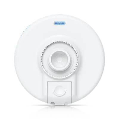 Беспроводной мост UniFi UDB-Pro 5 ГГц с PoE-Out на чёрном фоне с отражением и синим индикатором состояния для подключения к Беспроводной мост UniFi UDB-Pro 5 ГГц с PoE-Out на чёрном фоне с отражением и синим индикатором состояния для подключения к