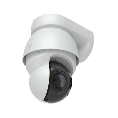 Weiße Ubiquiti UniFi AI PTZ-Kamera mit 4K, IR und IP66 für Außenüberwachung, montiert an Halterung vor schwarzem Hintergrund.