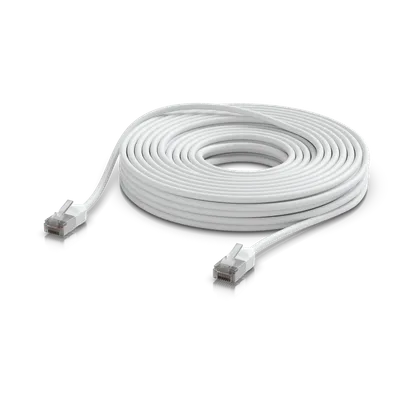 Ubiquiti UniFi Premium Outdoor-Patchkabel 1m weiß mit RJ45-Steckern auf schwarzem Untergrund aufgewickelt für Ubiquiti UniFi Premium Outdoor-Patchkabel 1m weiß mit RJ45-Steckern auf schwarzem Untergrund aufgewickelt für