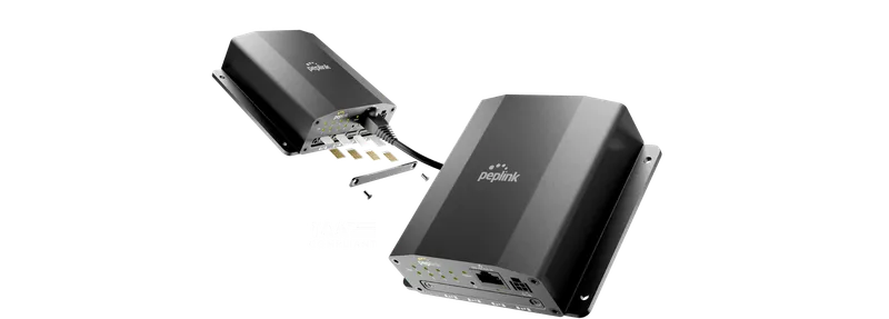 SIM Injector, два чёрных устройства с кабелем и внутренними компонентами на зелёном фоне, одно в разобранном виде, второе с