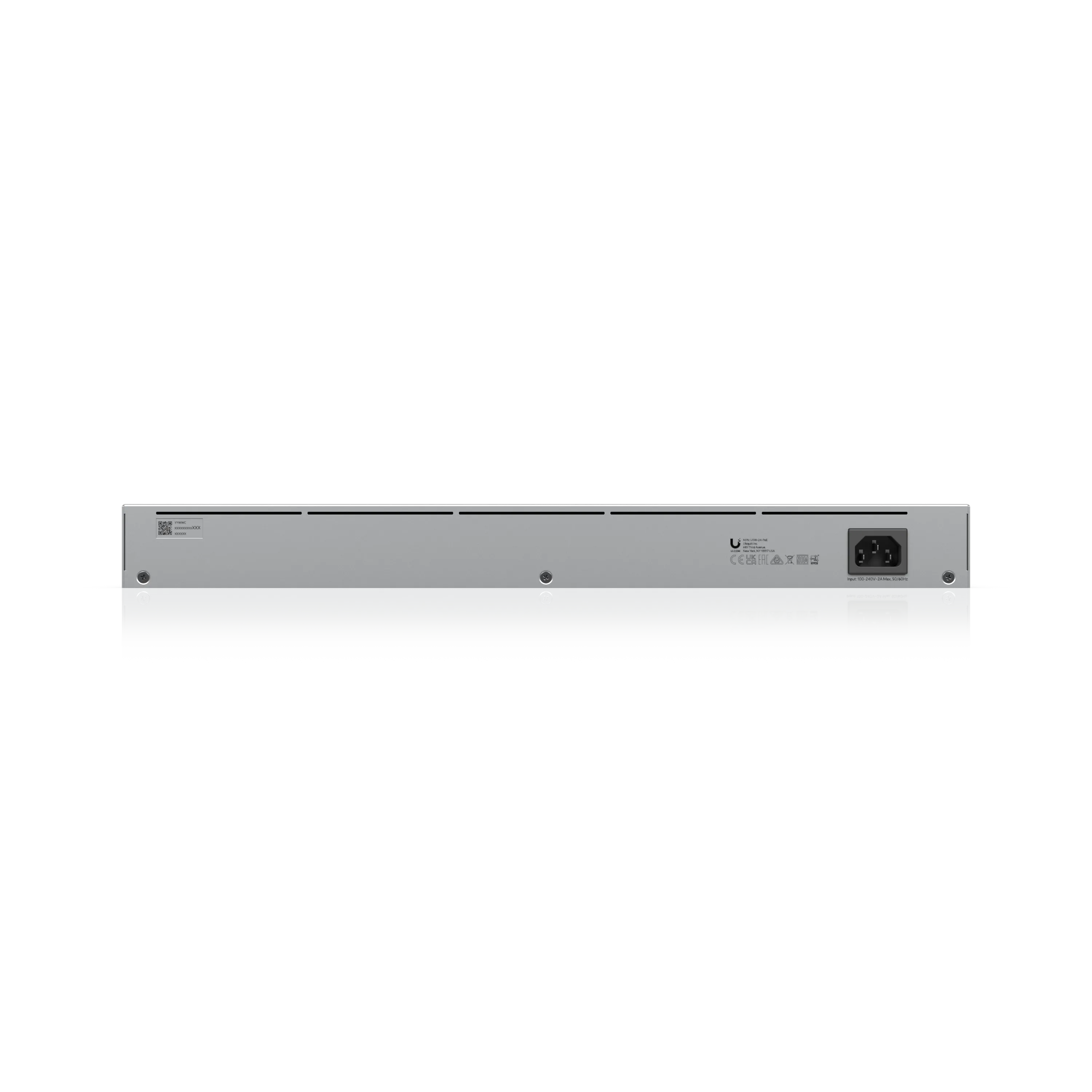 Commutateur réseau Ubiquiti USW-24-POE-EU vu de l’arrière avec connecteur d’alimentation, étiquette QR et supports de