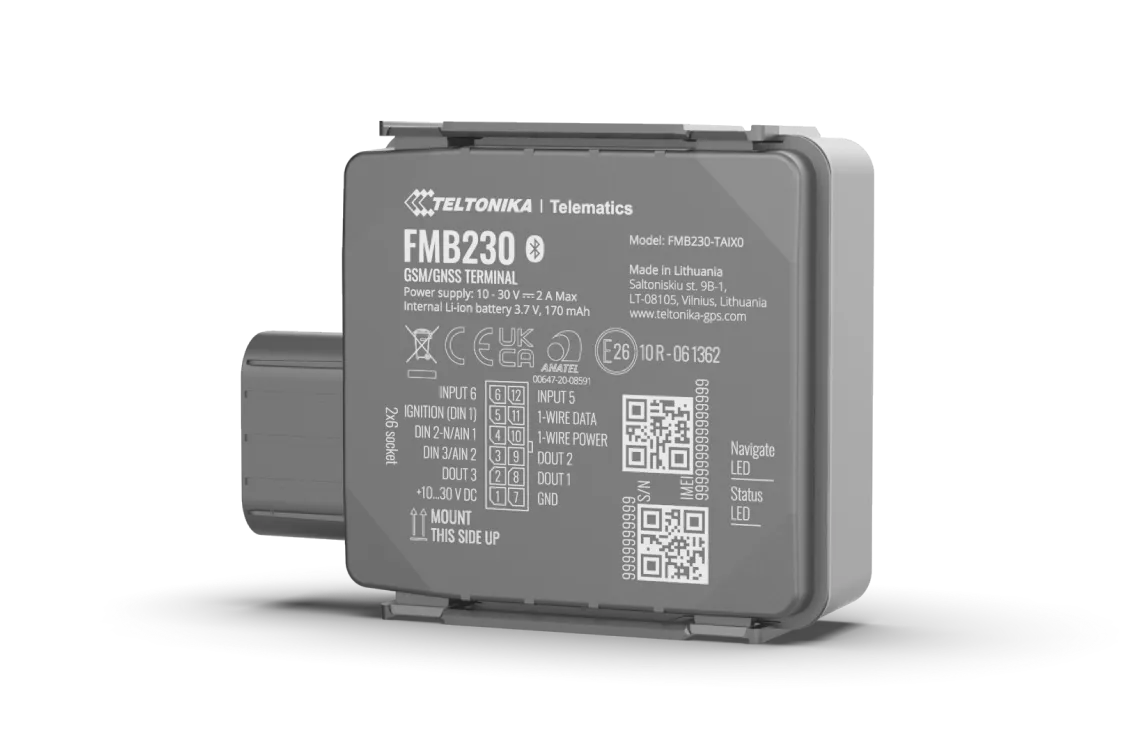 Teltonika FMB230 2G GPS-трекер с Bluetooth и IP67, задний вид с этикеткой питания, схемой OBD-разъема, сертификатами и Teltonika FMB230 2G GPS-трекер с Bluetooth и IP67, задний вид с этикеткой питания, схемой OBD-разъема, сертификатами и