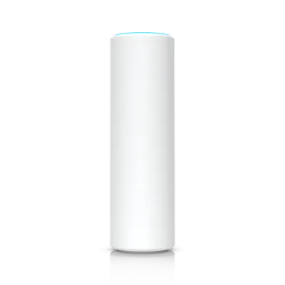 Ubiquiti UniFi AP U6-MESH WiFi6 Access Point mit blauem LED-Ring auf schwarzem Hintergrund mit Spiegelung.