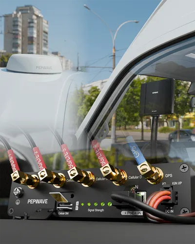 5G адаптер ADP-5GZ-T-PRM с задней панелью в автомобиле, подключенные антенны 5G/LTE и GPS, индикаторы сигнала. 5G адаптер ADP-5GZ-T-PRM с задней панелью в автомобиле, подключенные антенны 5G/LTE и GPS, индикаторы сигнала.