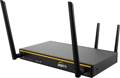 Router EssentialCare+ (4 años) para FlexModule Plus 2x 5G con cuatro antenas externas, panel frontal amarillo, logo Peplink