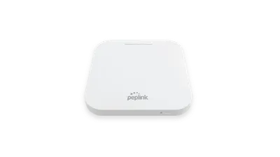 PoE Activation Kit, weißes Gerät mit abgerundeten Ecken und Peplink-Logo, Status-LED für Netzwerkaktivierung. PoE Activation Kit, weißes Gerät mit abgerundeten Ecken und Peplink-Logo, Status-LED für Netzwerkaktivierung.