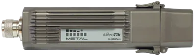 Dispositivo wireless MikroTik Metal 52 ac in metallo grigio con dissipatore alette e connettore laterale per reti ad alte Dispositivo wireless MikroTik Metal 52 ac in metallo grigio con dissipatore alette e connettore laterale per reti ad alte