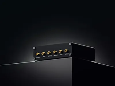TELTONIKA RUTM20 5G/LTE Dual-SIM-Router mit globalem Telit-Modem, schwarzes Industriegerät mit sechs Antennenanschlüssen TELTONIKA RUTM20 5G/LTE Dual-SIM-Router mit globalem Telit-Modem, schwarzes Industriegerät mit sechs Antennenanschlüssen
