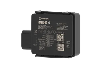 Чёрный трекер Teltonika FMB240 с обратной стороны, технической наклейкой, схемой подключения, серийным номером и QR-кодами