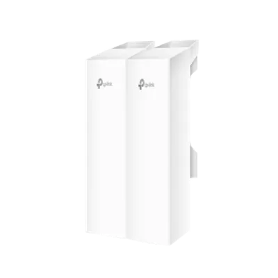 Commutateur TP-Link MS108GP 8 ports Gigabit avec 7 ports PoE+ blanc en position verticale sur fond noir montrant son design Commutateur TP-Link MS108GP 8 ports Gigabit avec 7 ports PoE+ blanc en position verticale sur fond noir montrant son design