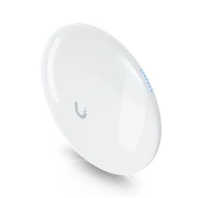 Беспроводной мост UniFi UDB-Pro 5 ГГц с PoE-Out и дальностью 5+ км, белый корпус с индикаторами на чёрном фоне для Беспроводной мост UniFi UDB-Pro 5 ГГц с PoE-Out и дальностью 5+ км, белый корпус с индикаторами на чёрном фоне для