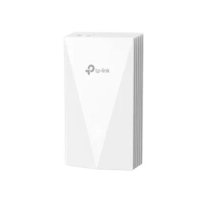 Commutateur TP-Link MS108GP 8 ports Gigabit avec 7 ports PoE+ affiché en angle sur fond noir pour réseaux professionnels. Commutateur TP-Link MS108GP 8 ports Gigabit avec 7 ports PoE+ affiché en angle sur fond noir pour réseaux professionnels.