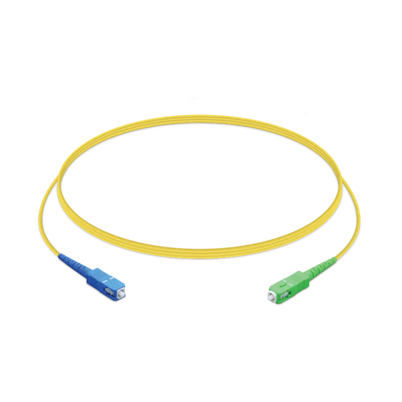 Ubiquiti UFiber Patch-Kabel SC 1,5 m gelbes Glasfaserkabel mit blauem und grünem SC-Stecker locker auf weißem Hintergrund