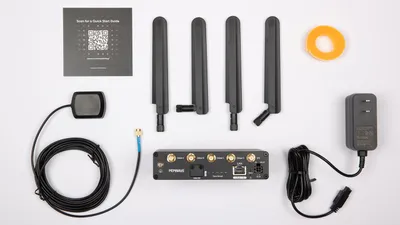 Комплект 5G адаптера ADP-5GZ-T-PRM с антеннами, кабелем GPS и блоком питания на белом фоне для быстрого подключения. Комплект 5G адаптера ADP-5GZ-T-PRM с антеннами, кабелем GPS и блоком питания на белом фоне для быстрого подключения.