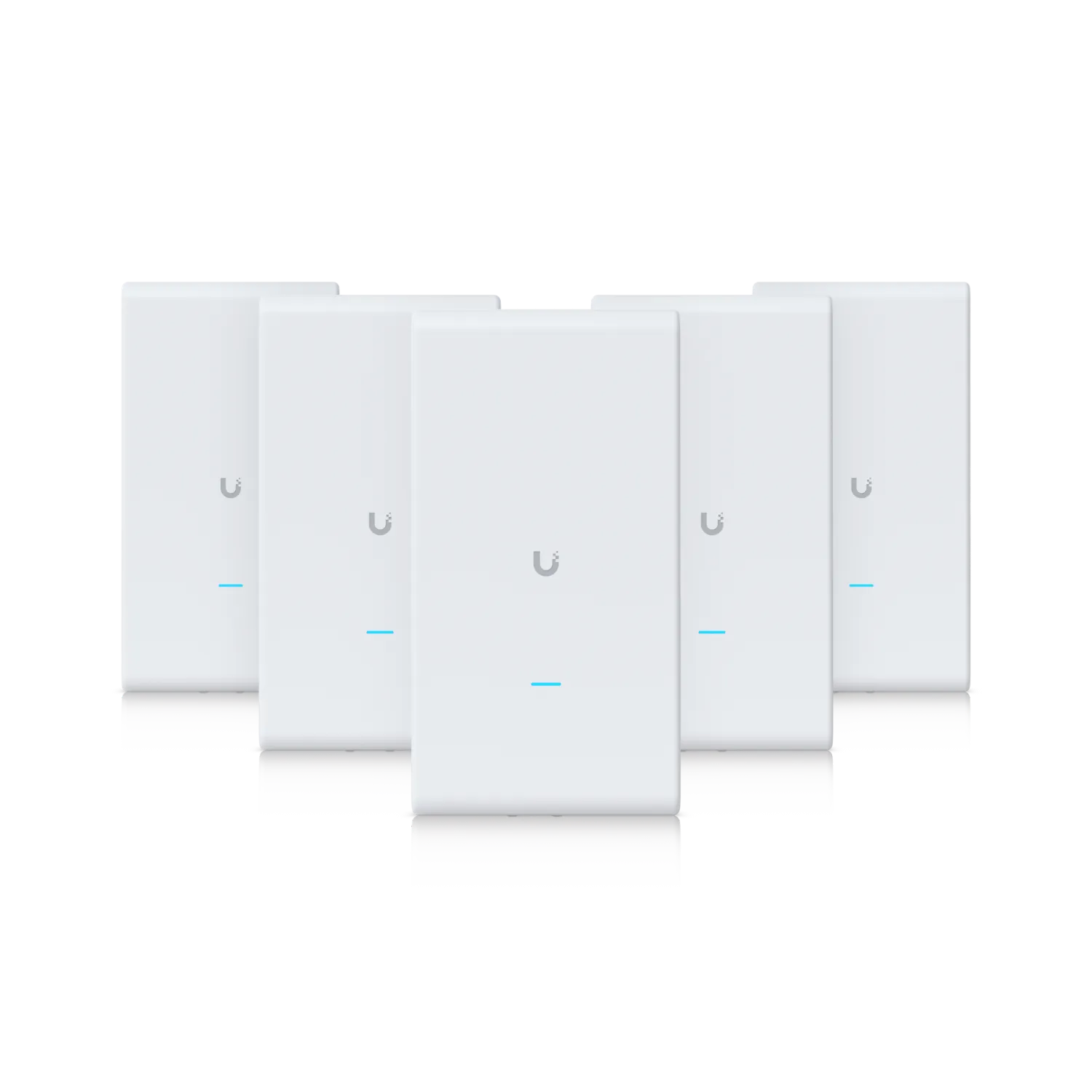 Lot de 5 points d’accès UniFi AP AC Mesh sans injecteur PoE, alignés en quinconce sur fond noir avec logo U et voyant LED