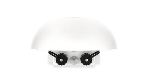 Router Dome Pro Duo Dual-5G IP67 per esterni, vista laterale del dispositivo a cupola bianca con staffa di montaggio e due