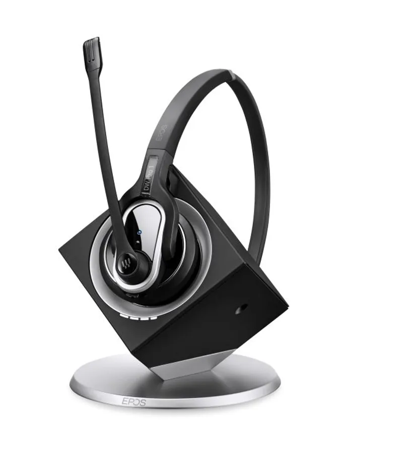 Casque EPOS IMPACT DW BS PHONE-AUS sans fil noir en charge sur son socle argenté avec logo et LED bleue allumée.