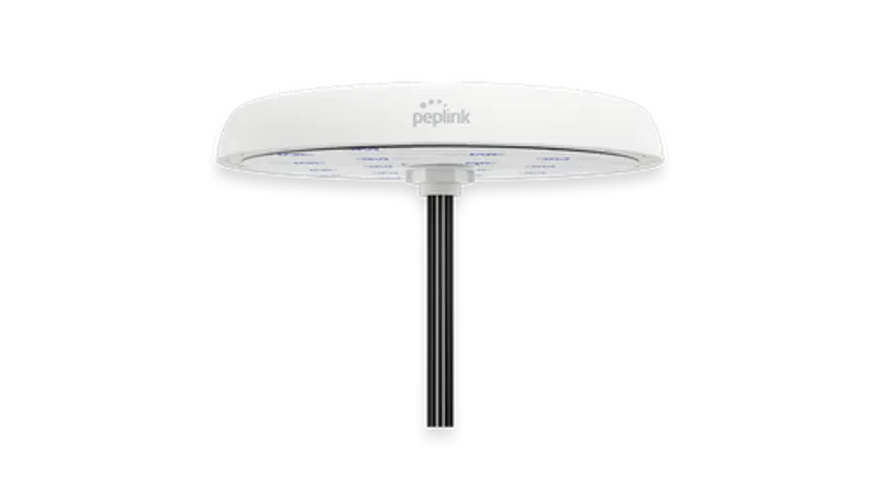 Mobility 82G 11-in-1 Antenne mit GPS-Empfänger, weiße Scheibenform mit Peplink-Logo und Anschlussports, montiert auf