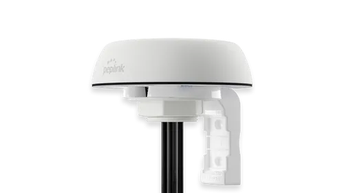 Mobility 22G 5-in-1 Antenne mit GPS-Empfänger, seitliche Ansicht des weißen Kuppelantennenkopfes auf schwarzem
