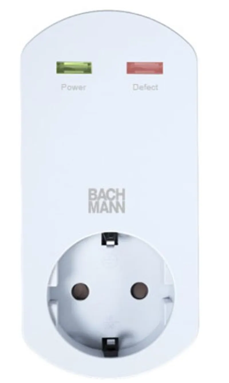 Adaptador de protección contra sobretensiones Bachmann en posición vertical con indicadores verde Power y rojo Defect