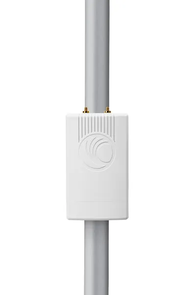 Punto de acceso ePMP 2000 5 GHz con filtrado inteligente y sincronización montado en poste metálico para redes inalámbricas. Punto de acceso ePMP 2000 5 GHz con filtrado inteligente y sincronización montado en poste metálico para redes inalámbricas.