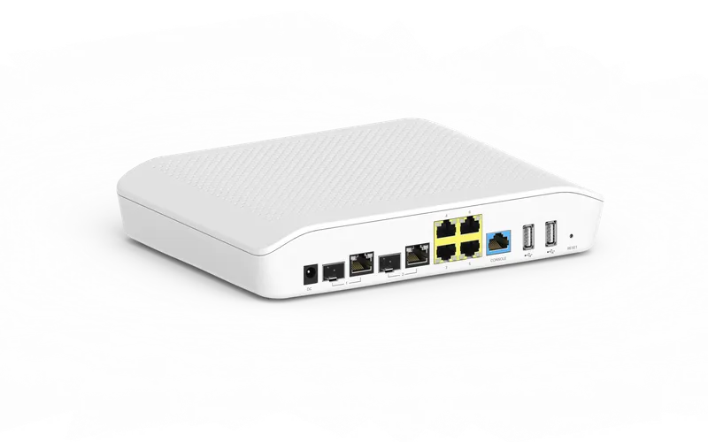 Сетевое устройство Cambium Networks NSE 3000 с белым корпусом, портами Ethernet, USB и консолью для корпоративных сетей.