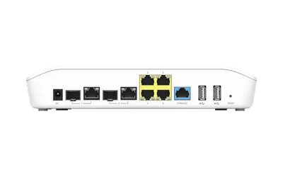 Cambium Networks NSE 3000, вид сзади сетевого устройства с портами Ethernet, SFP, USB, консолью и кнопкой сброса. Cambium Networks NSE 3000, вид сзади сетевого устройства с портами Ethernet, SFP, USB, консолью и кнопкой сброса.