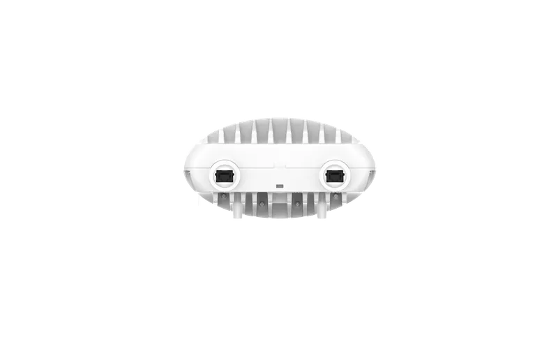 Punto de acceso exterior Cambium Networks XE3-4TN WiFi 6e tri-banda visto desde abajo con puertos Ethernet negros, aletas