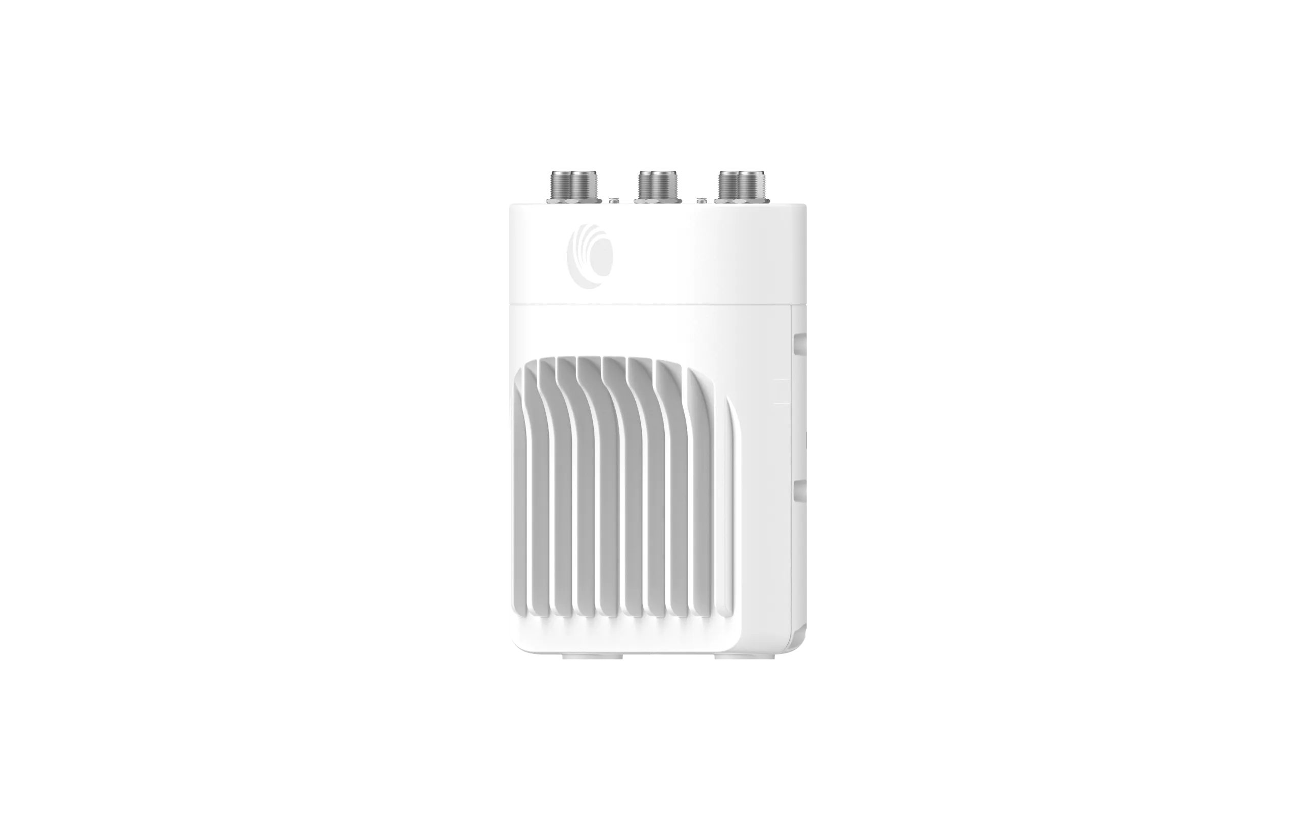 Punto de acceso WiFi 6e exterior Cambium XE3-4TN con tres conectores de antena y rejillas de ventilación en carcasa blanca