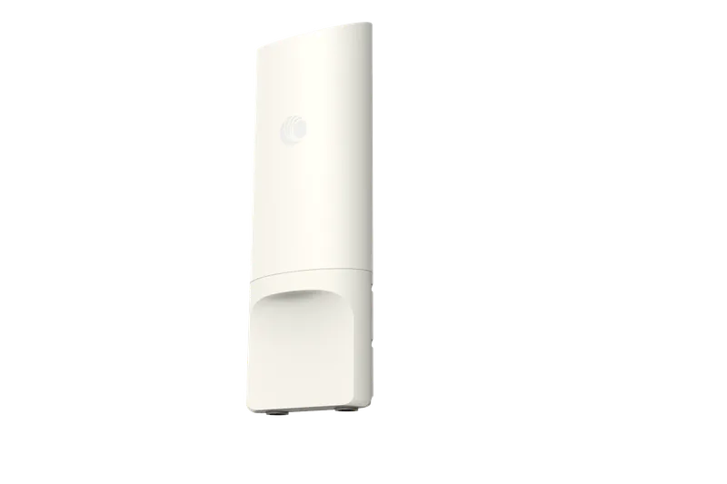 Punto di accesso WiFi6 outdoor Cambium Networks con antenna sector 2x2 e porta 2.5GbE, dispositivo bianco verticale con
