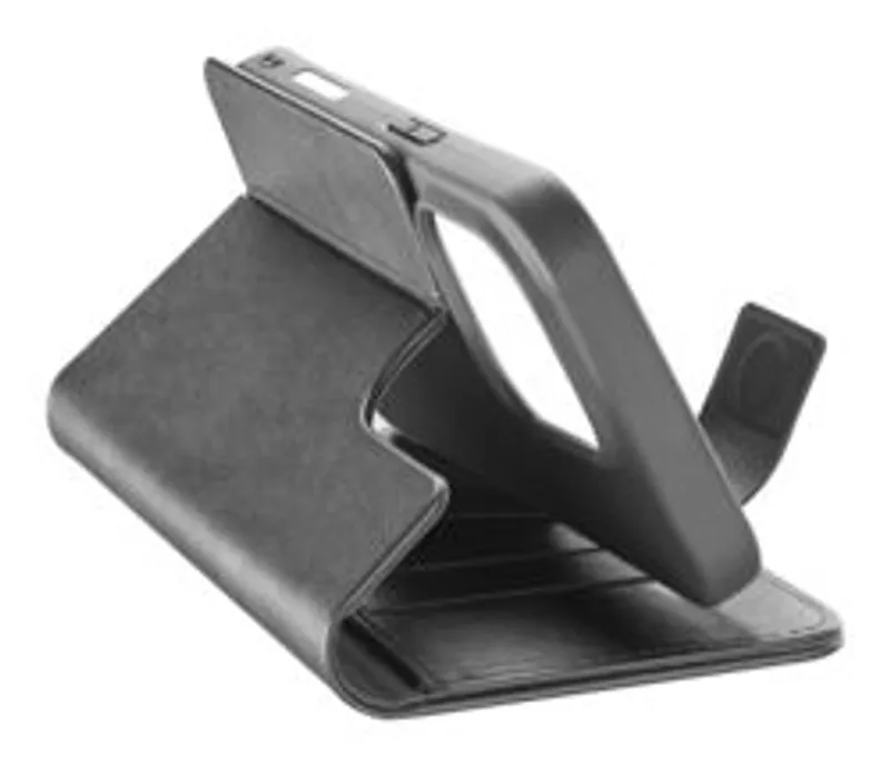 Schwarzes Cellularline Book Agenda 2 Leder-Case für iPhone 16 Pro offen als Ständer mit Magnetverschluss auf weißem